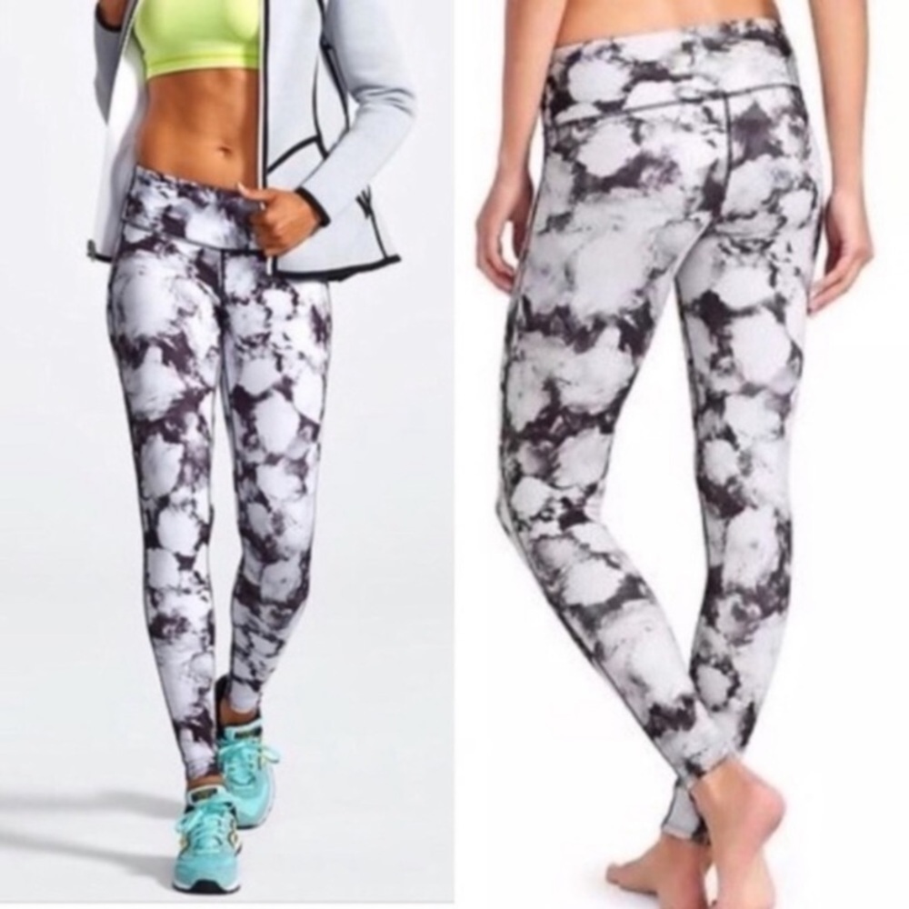 Athleta Chaturanga Gray Floral Leggings. Size XSmall.